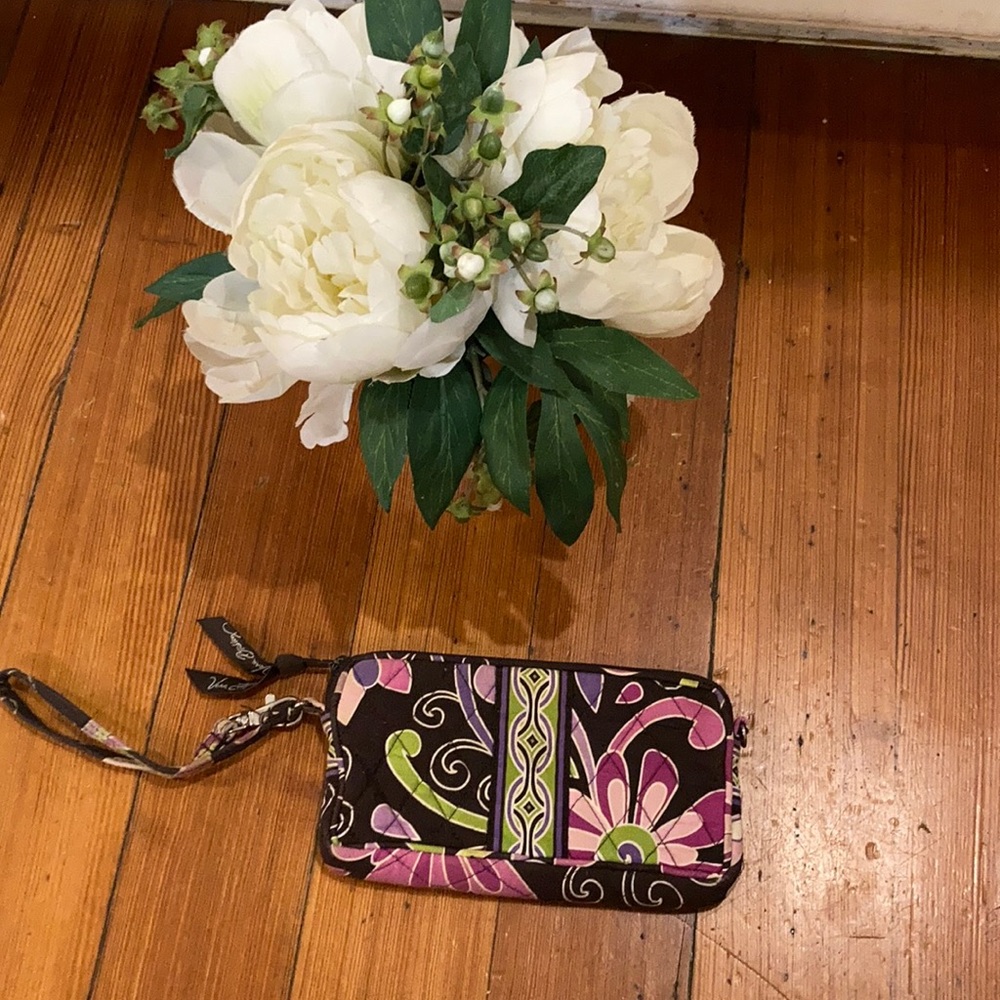 Lovely Vera Bradley bag - plus free wristlet! - Picture 9 of 9